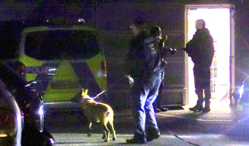 Spurensuche mit Hund und Hubschrauber: Überfall auf Lebensmittelmarkt in Schwalmtal