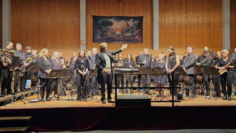 Blasorchester Dabringhausen in Wermelskirchen: Märchenhafte Konzertreise begeistert in Dabringhausen