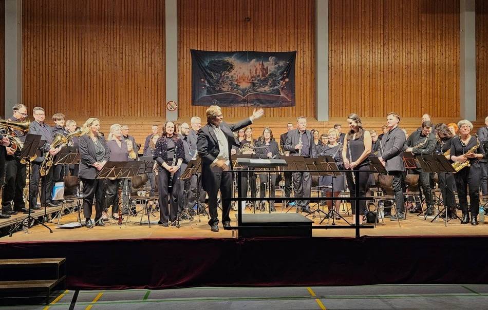 Blasorchester Dabringhausen in Wermelskirchen: Märchenhafte Konzertreise begeistert in Dabringhausen