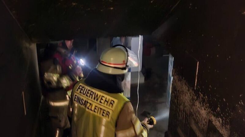 Einsatz der Klever Feuerwehr: Technischer Defekt löst Kellerbrand in Rindern aus