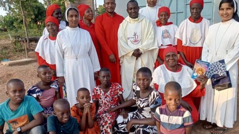 Aktion Mission und Leprahilfe Schiefbahn: Tische und Stühle für Schulkinder in Tansania