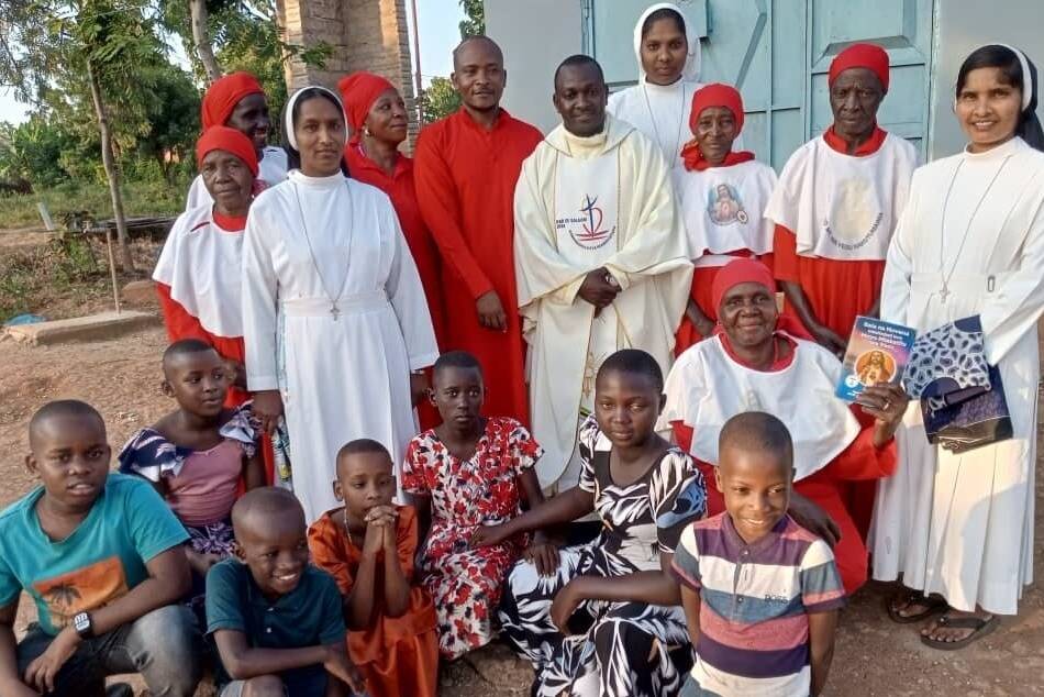 Aktion Mission und Leprahilfe Schiefbahn: Tische und Stühle für Schulkinder in Tansania
