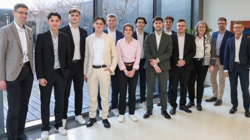 Stadtgespräch in Krefeld: Erfolgreiche Azubis, Einzug in die Prinzenburg und Pfandbons für den guten Zweck