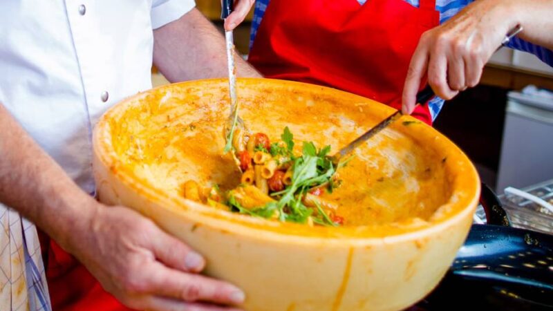 Mit Pasta und Musik : Dritter Feierabendmarkt in der Hildener Stadthalle