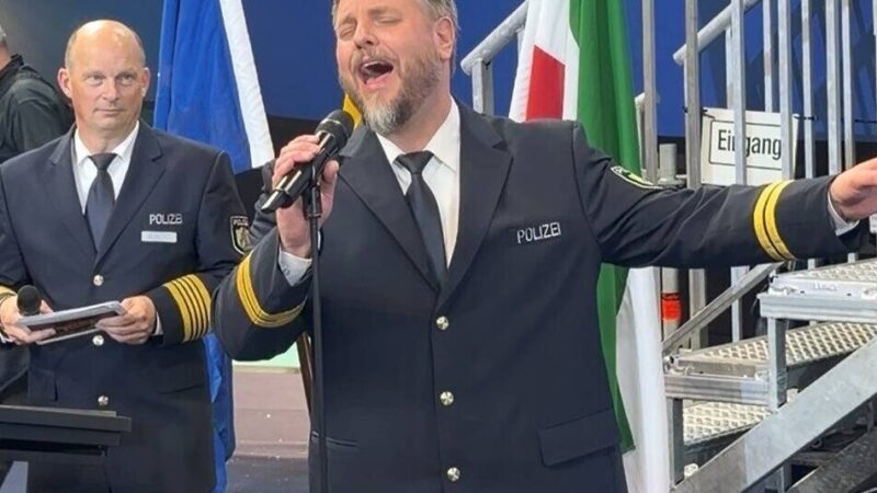 Fast 40.000 Likes auf Instagram: Singender Polizist aus Duisburg erobert Social Media