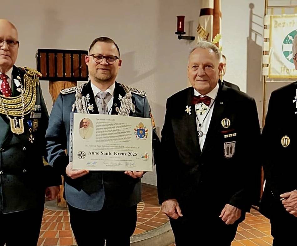 Anno-Santo-Kreuz verliehen: Päpstliches Ehrenzeichen für zwei Nettetaler Bruderschaften