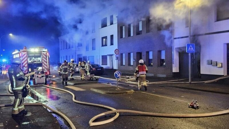 Wohnungsbrand an der Kalkarer Straße: Arbeitsreicher Jahreswechsel für die Feuerwehr in Goch