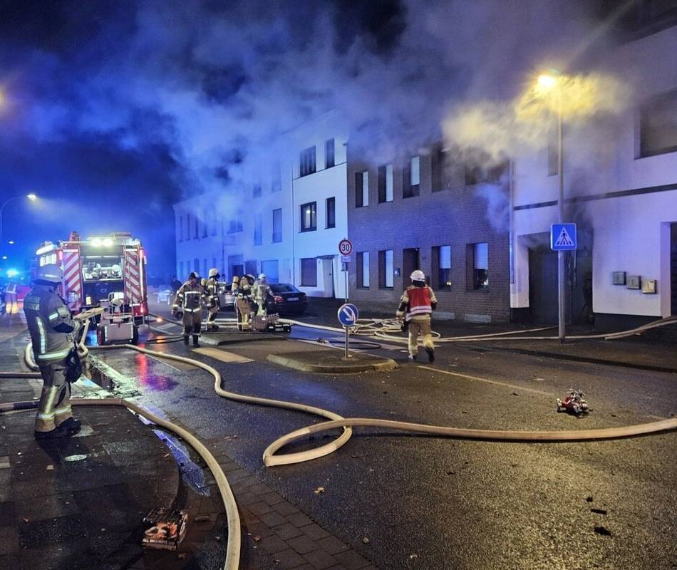 Wohnungsbrand an der Kalkarer Straße: Arbeitsreicher Jahreswechsel für die Feuerwehr in Goch
