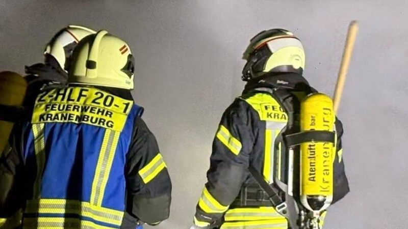 Einsatz der Feuerwehr: Schuppen gerät in der Silvesternacht in Nütterden in Brand