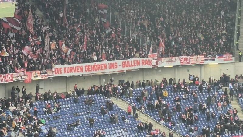 „Bullen raus“: Fortuna-Ultras mit deutlicher Botschaft nach Ausschreitungen in Berlin