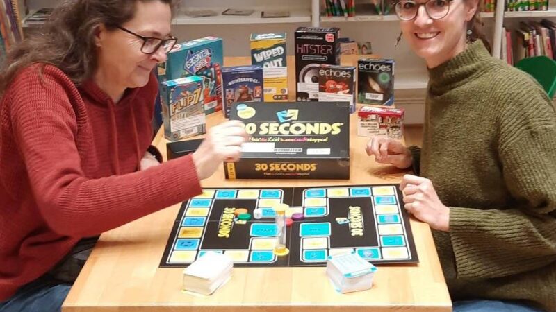 Spielen in Hückeswagen: Stadtbibliothek erweitert Angebot um Gesellschaftsspiele für Erwachsene