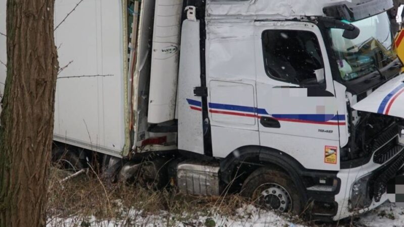 Schnee und Eis im Kreis Viersen: Zwei Verletzte bei Unfall in Schlibeck