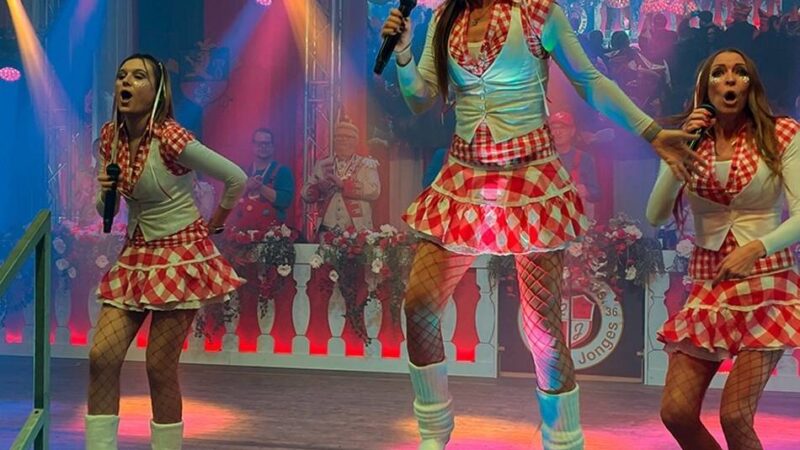 Kostümsitzung an der Sittarder Straße: Kunterbunt und jeck feierten die Roahser Jonges