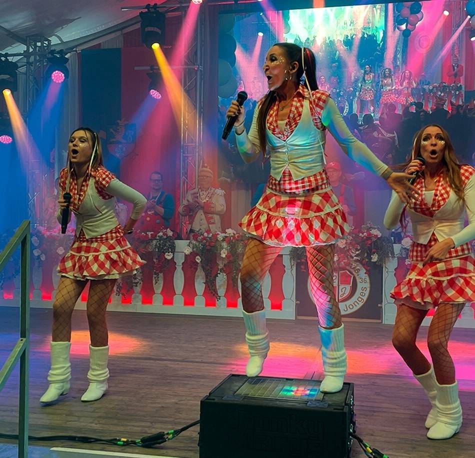 Kostümsitzung an der Sittarder Straße: Kunterbunt und jeck feierten die Roahser Jonges