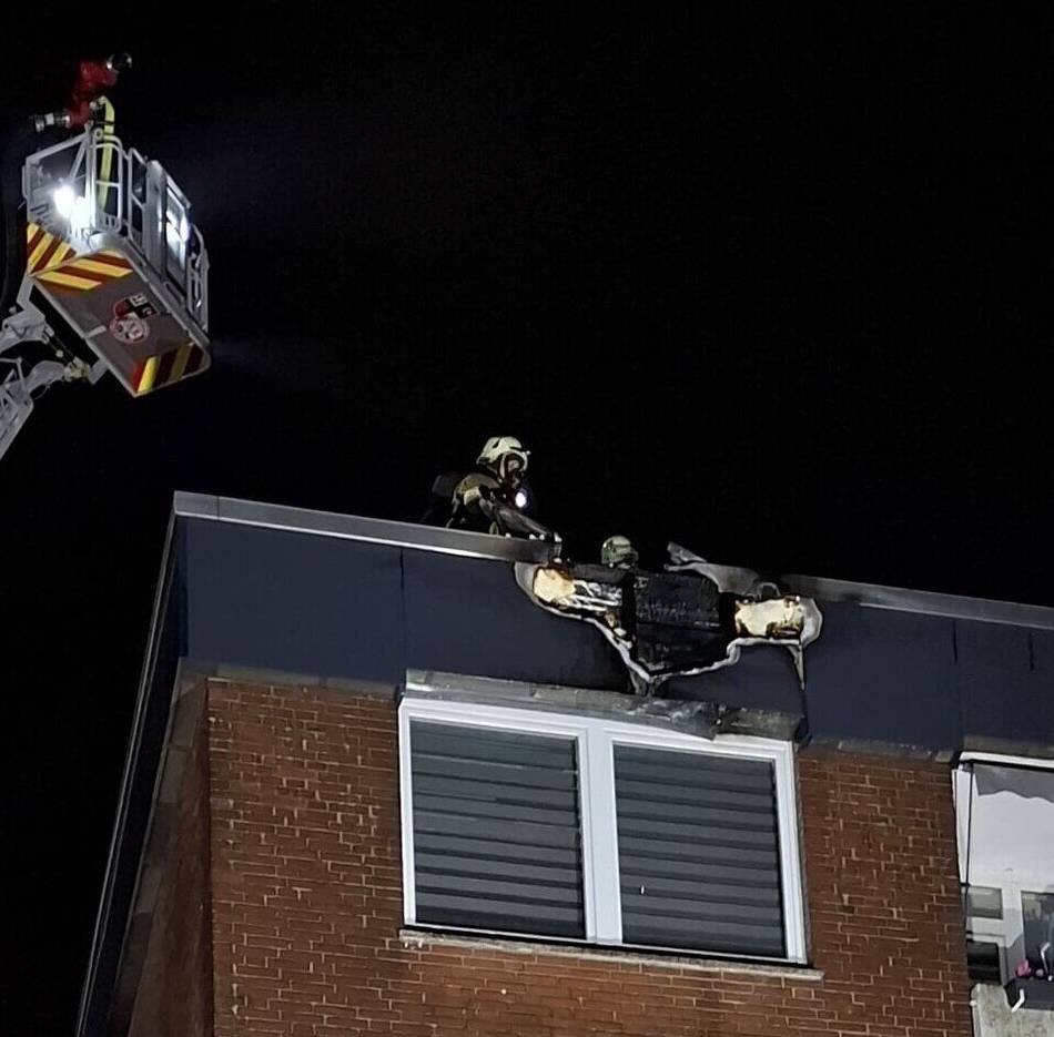 Bilanz der Polizei Viersen: 64 Polizeieinsätze in der Silvesternacht – Rakete setzt Dachstuhl in Kempen in Brand
