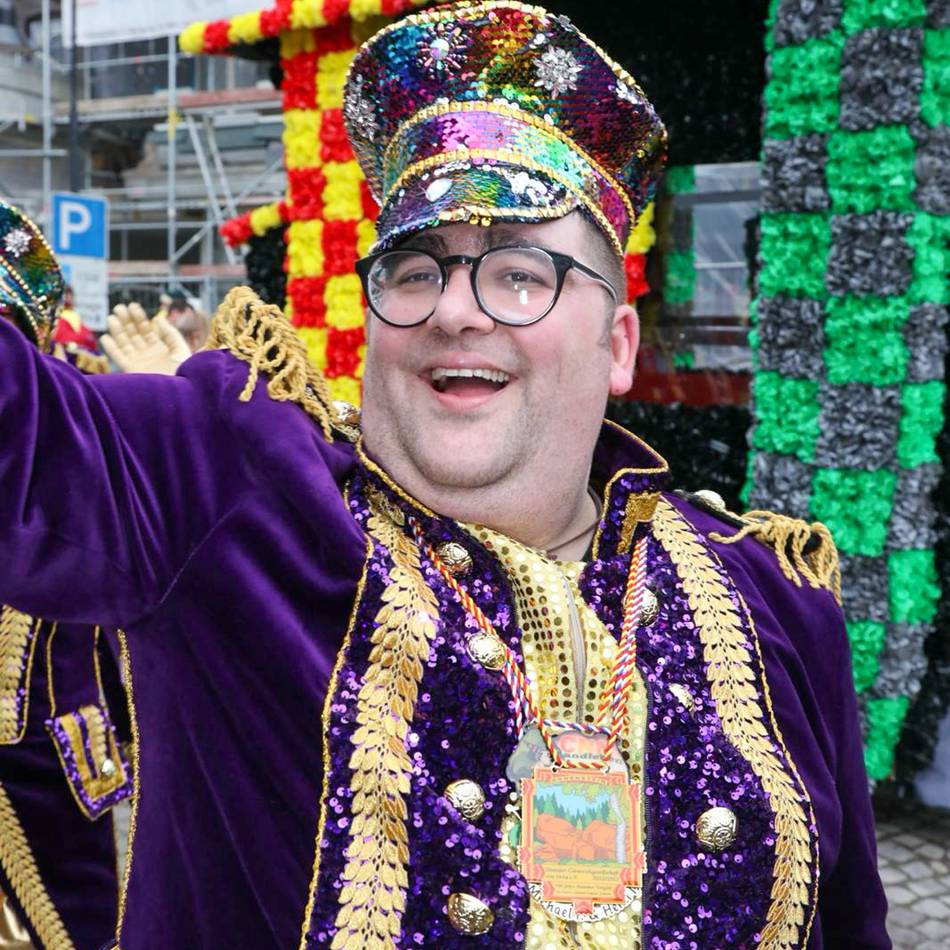 Warum die fünfte Jahreszeit Sinn macht: Priester und Karnevalist Christoph Hendrix ist zu Gast im Podcast