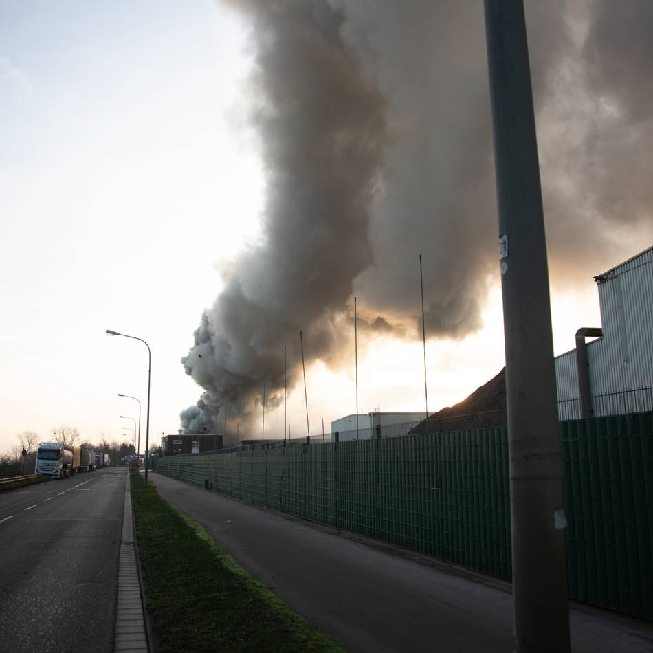 Feinstaubbelastung im Hafen Krefeld: Streit um saubere Luft – Parteien verlangen Antworten