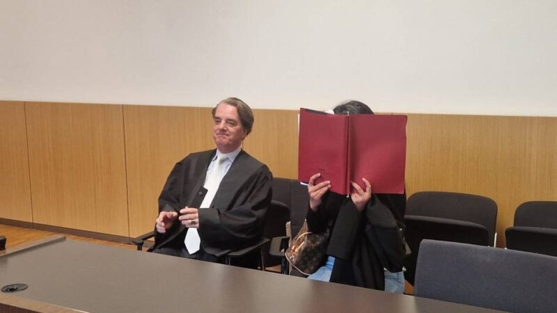 Prozess in Düsseldorf: Pflegedienstmitarbeiterin bestiehlt hilfsbedürftige Senioren