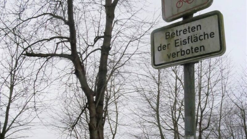 Stadt warnt vor Lebensgefahr: Betreten der Eisflächen auf den Nettetaler Seen verboten