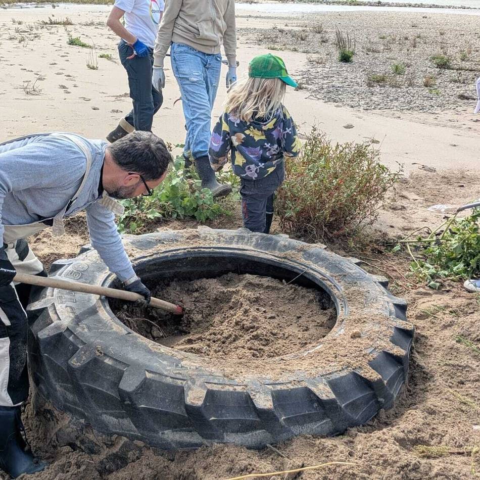 Jahresbilanz Rhein Clean up Dormagen: Vom Kotflügel über die Schiffsturbine – was alles so weggeworfen wird