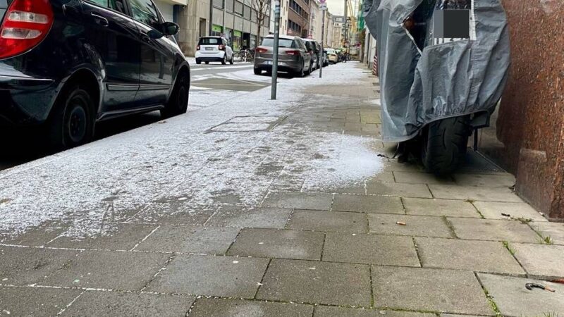 Verkehr in Düsseldorf: Motorräder dürfen weiter auf Gehwegen stehen