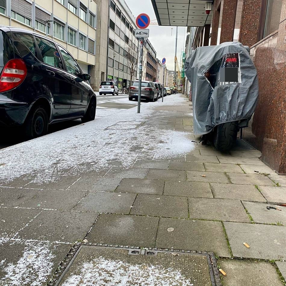 Verkehr in Düsseldorf: Motorräder dürfen weiter auf Gehwegen stehen