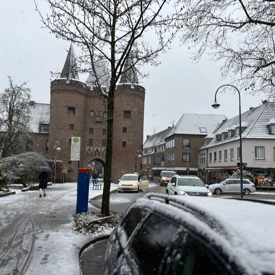 Sorge vor Schneematsch: Schneelast auf Dächern – Stadt Goch sperrt sieben Turnhallen