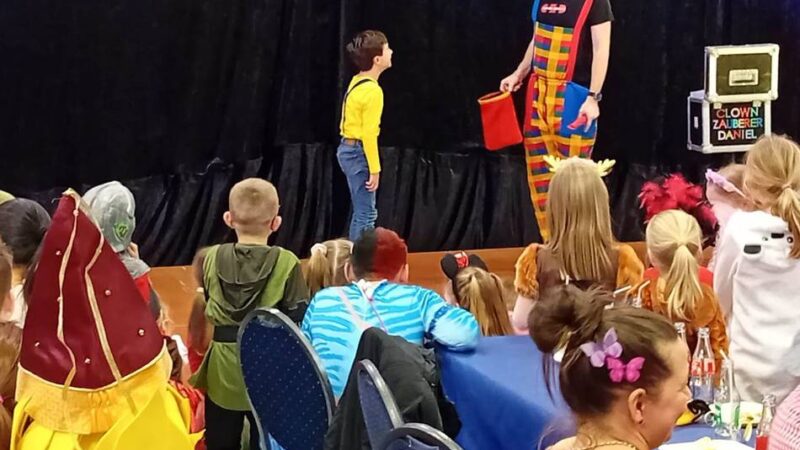 Karneval in Rheinberg: Kleine Jecken können beim SV Millingen feiern