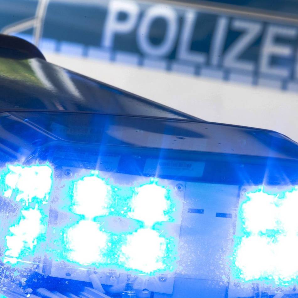 61-Jähriger aus Neuss wird Opfer von Trickdieb: Erst Lederjacke verkauft, dann Goldketten gestohlen