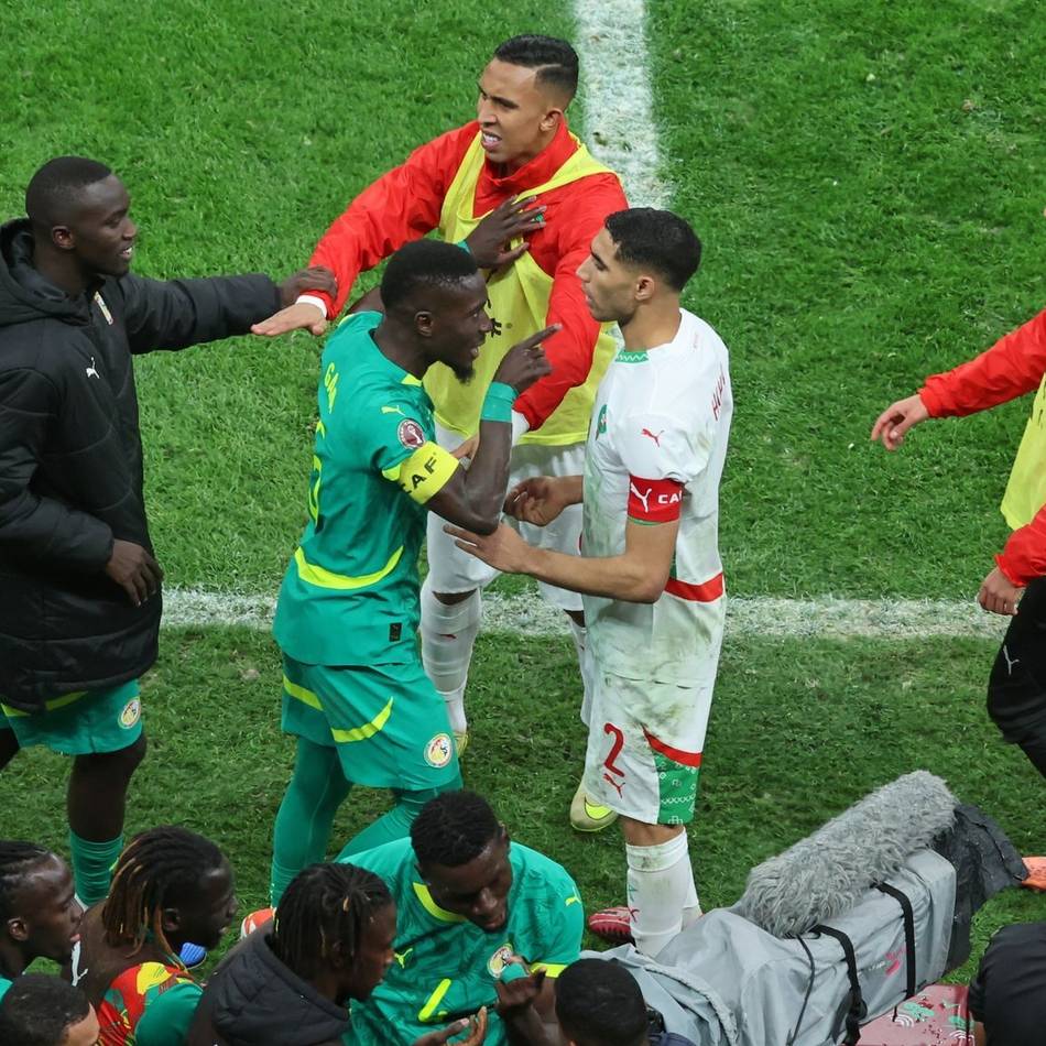 Nach skandalösen Szenen: „In Verruf“ gebracht – Sperren für Trainer und Spieler von Afrika-Cup-Finale