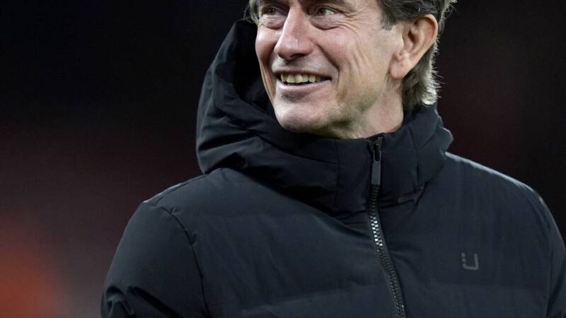 Kurioser Fauxpas: Spurs-Coach trinkt Kaffee aus Arsenal-Becher – Fans entsetzt