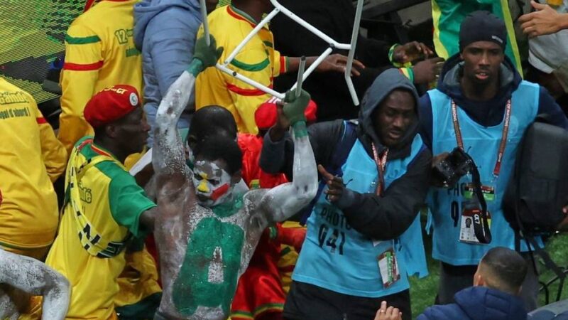 Afrika-Cup endet irre: „Beschämend“ – Mané rettet Chaos-Finale, Infantino tobt