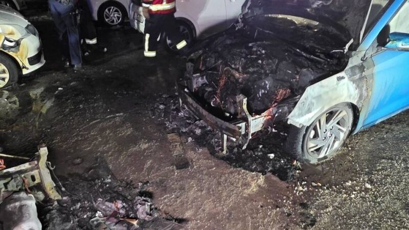 Autobrand in Emmerich: Kripo prüft noch – technischer Defekt oder Brandstiftung?