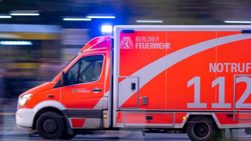 Rettungseinsatz in Opladen: Drei Verletzte bei schwerem Unfall in Leverkusen