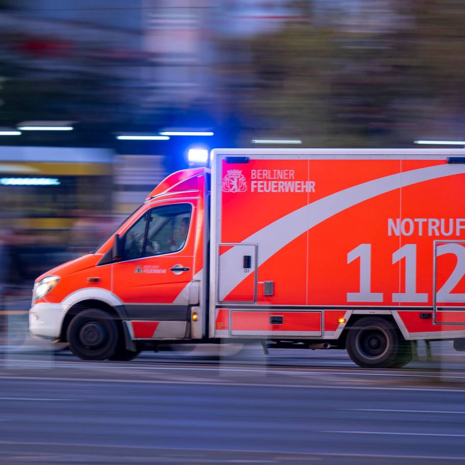 Rettungseinsatz in Opladen: Drei Verletzte bei schwerem Unfall in Leverkusen