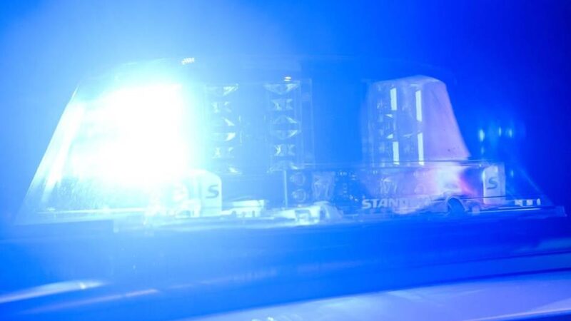 Unfall in Hockstein: 68-Jähriger touchiert mehrere geparkte Autos