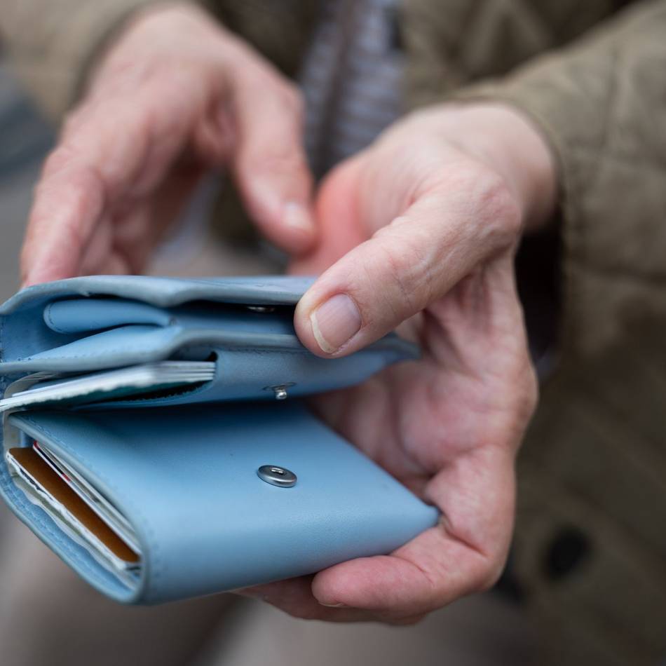 Verdächtiger nur 1,60 Meter groß: Betrügerpärchen beklaut Seniorin in Rommerskirchen