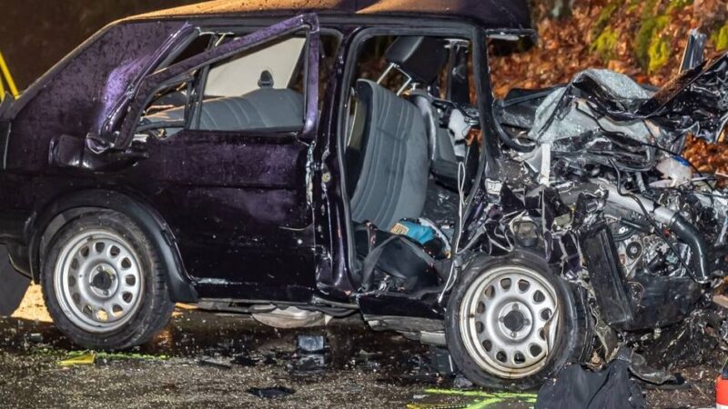 Tödlicher Verkehrsunfall in Wipperfürth: Zwei Menschen sterben nach Kollision