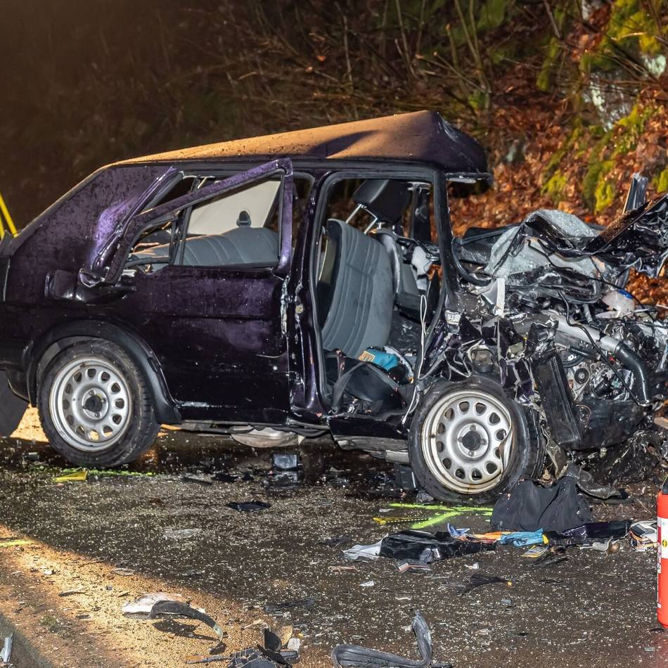 Tödlicher Verkehrsunfall in Wipperfürth: Zwei Menschen sterben nach Kollision