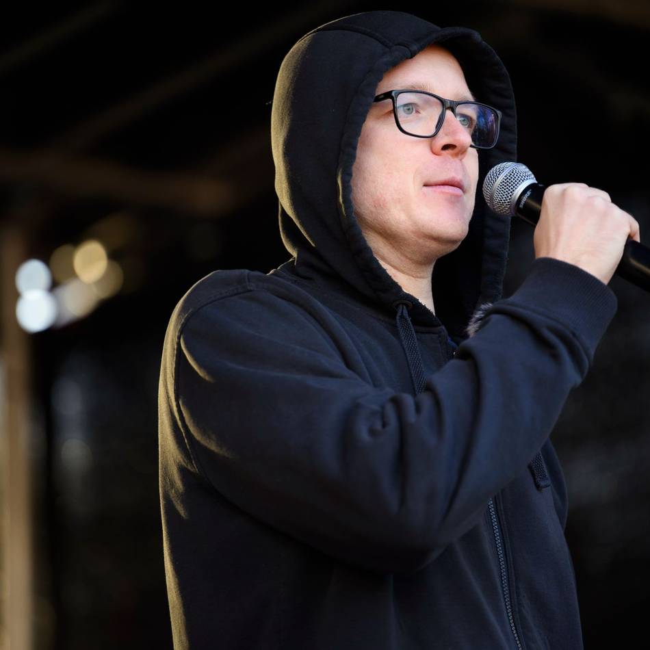 Vor dem Landtag: Erste „Prüf“-Demo in Düsseldorf