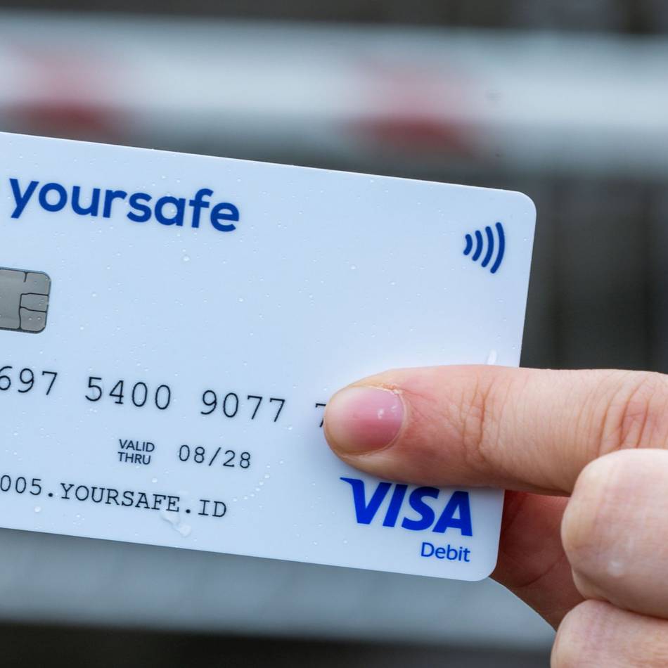 Diskussion um Bezahlkarte: Flüchtlingsrat in Dinslaken fordert Basiskonto für Geflüchtete