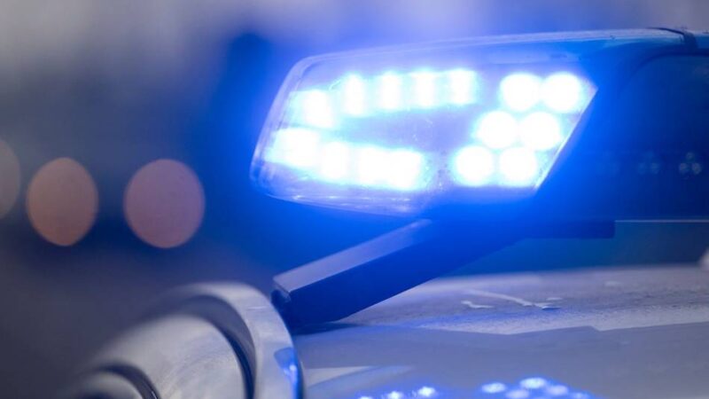 Zwei Autobahnunfälle bei Mönchengladbach: Feuerwehrmann fährt zufällig an Unfall vorbei und rettet die Fahrerin