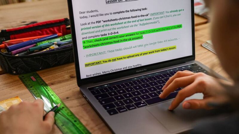 Unwetterwarnung des Deutschen Wetterdienstes: Glatteis: Schulen bleiben Montag zu