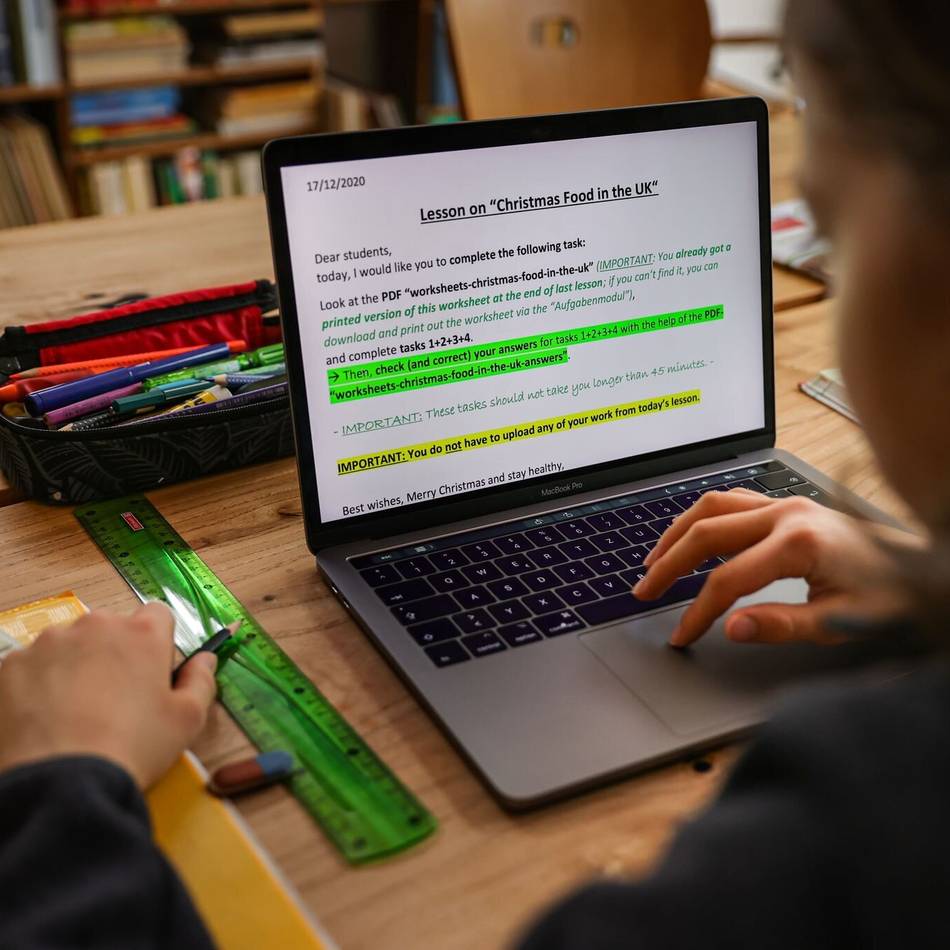 Unwetterwarnung des Deutschen Wetterdienstes: Glatteis: Schulen bleiben Montag zu