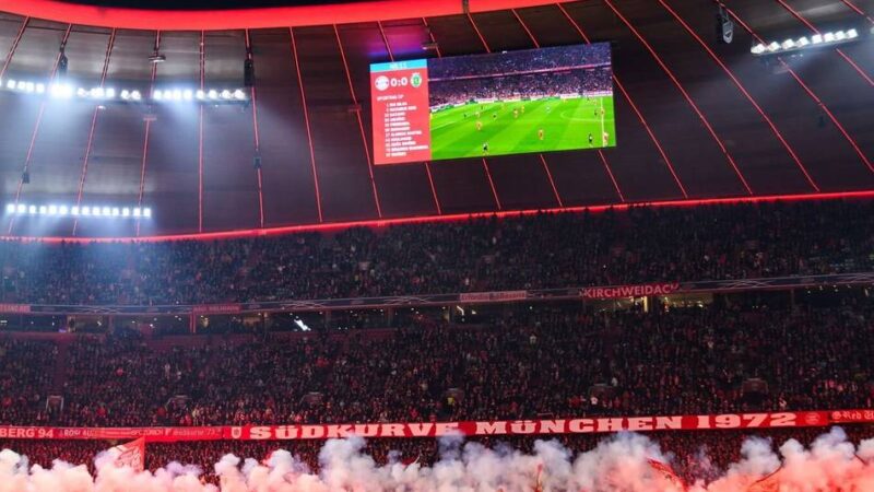 Fans zündelten gegen Sporting Lissabon: Nach Pyro-Strafe – FC Bayern sperrt große Teile der Südkurve