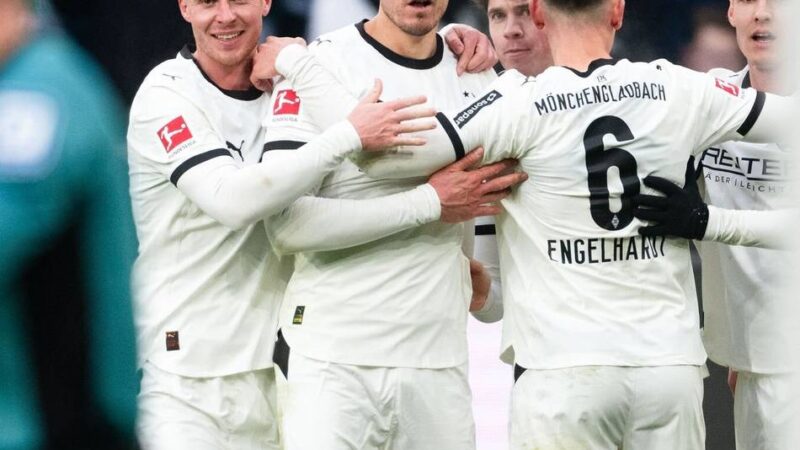 4:0 gegen Augsburg: Gladbach startet mit klarem Sieg ins neue Jahr