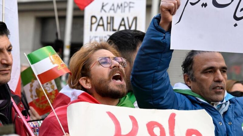 Einschränkungen in Düsseldorfer Innenstadt: Demonstration gegen Mullah-Regime – Polizei spricht von 17.800 Teilnehmenden