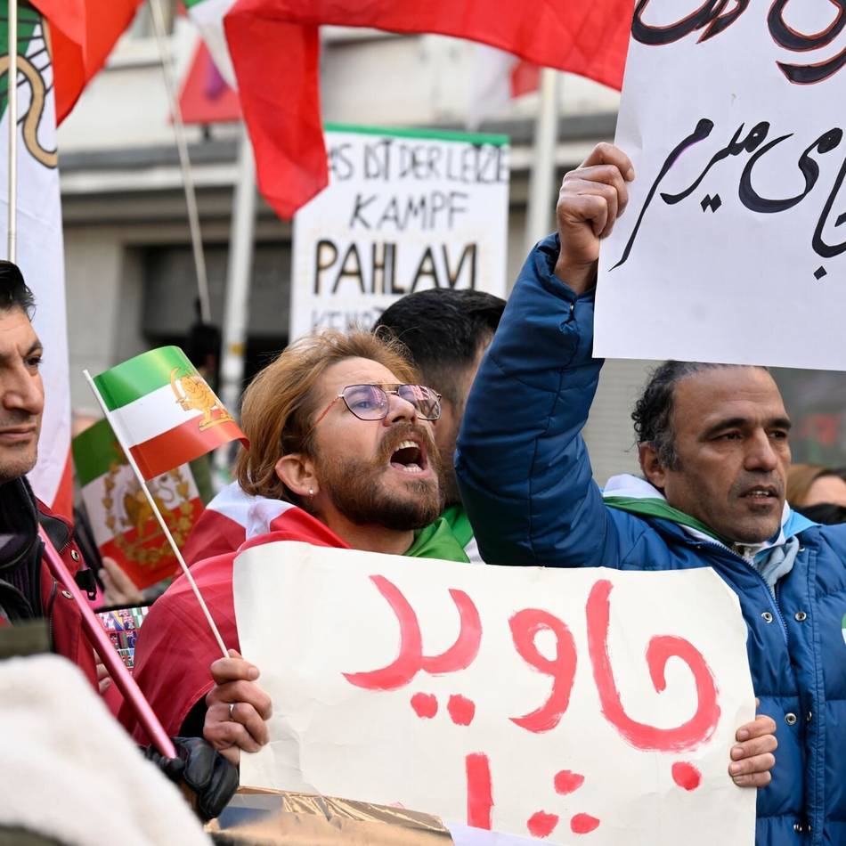 Einschränkungen in Düsseldorfer Innenstadt: Demonstration gegen Mullah-Regime – Polizei spricht von 17.800 Teilnehmenden