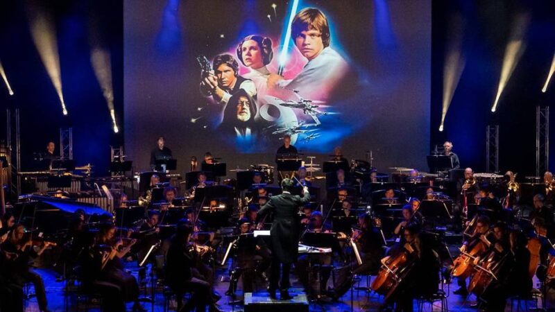 Konzert in Mönchengladbach: Hollywood und Popcornduft bei „Helden der Leinwand“ im Theater