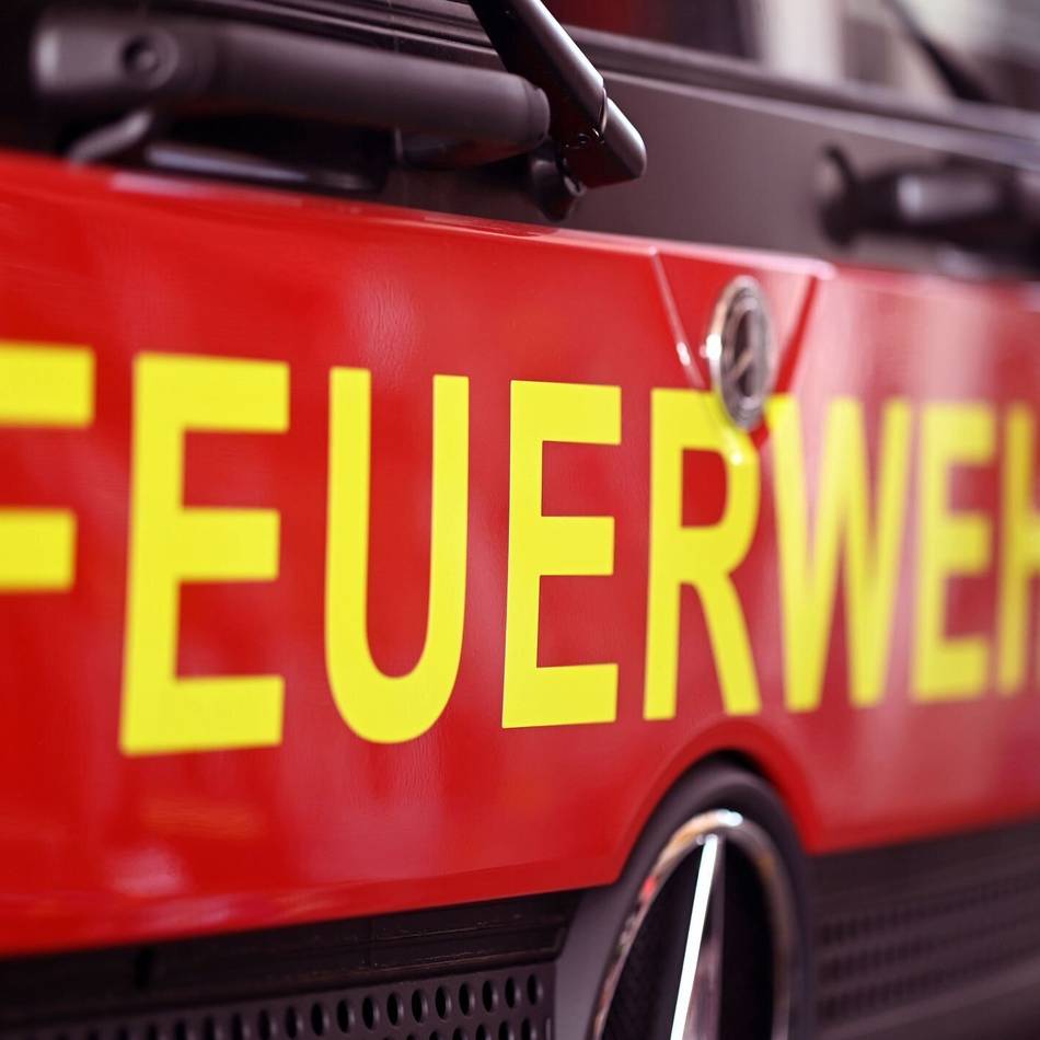 Einsatz für die Feuerwehr Leverkusen: Elektroroller brennt in Flur – Bewohner kann Haus nicht verlassen